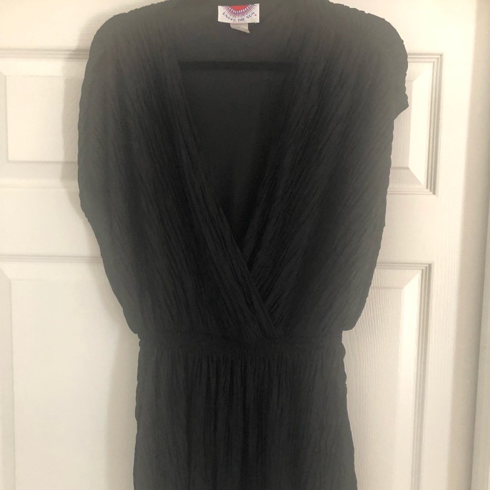UNDER THE SUN 🌞 Beach cover-up. Black. Size M